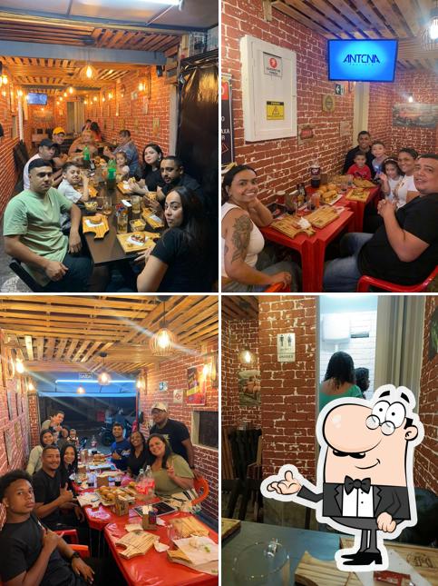 Veja imagens do interior do Duff Burger