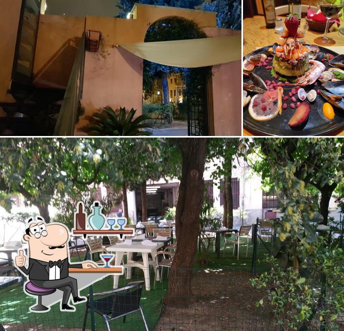 La immagine di interni e esterno da Ristorante Le scuderie dell'astronauta