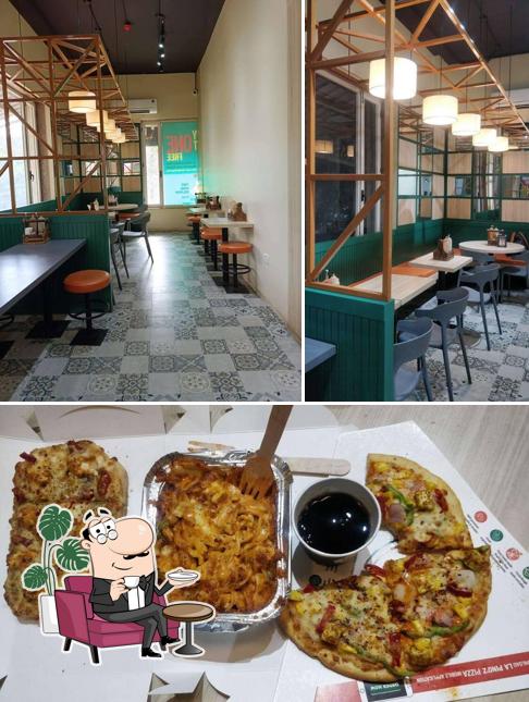 The interior of La Pino'z Pizza