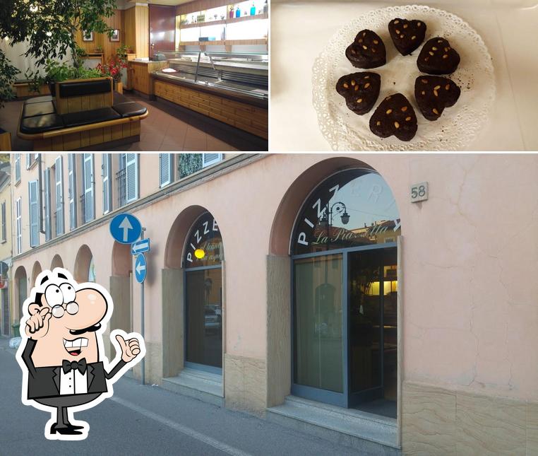 Dai un’occhiata alla immagine che mostra la interni e dolce di Pizzeria La Piazzetta di Riva Vittorio