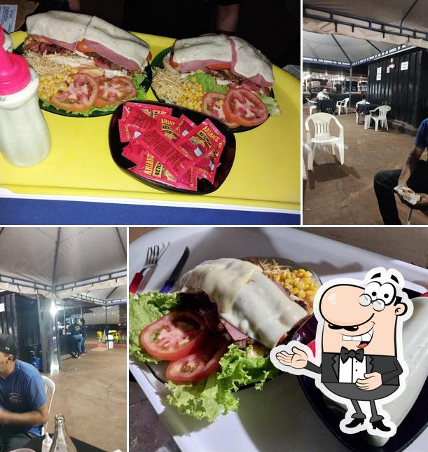 Look at the picture of Pit Dog Chapadão