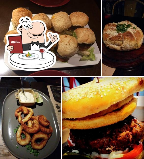 Sanduíche de carne de porco desfiada em Yellow Easy Foods