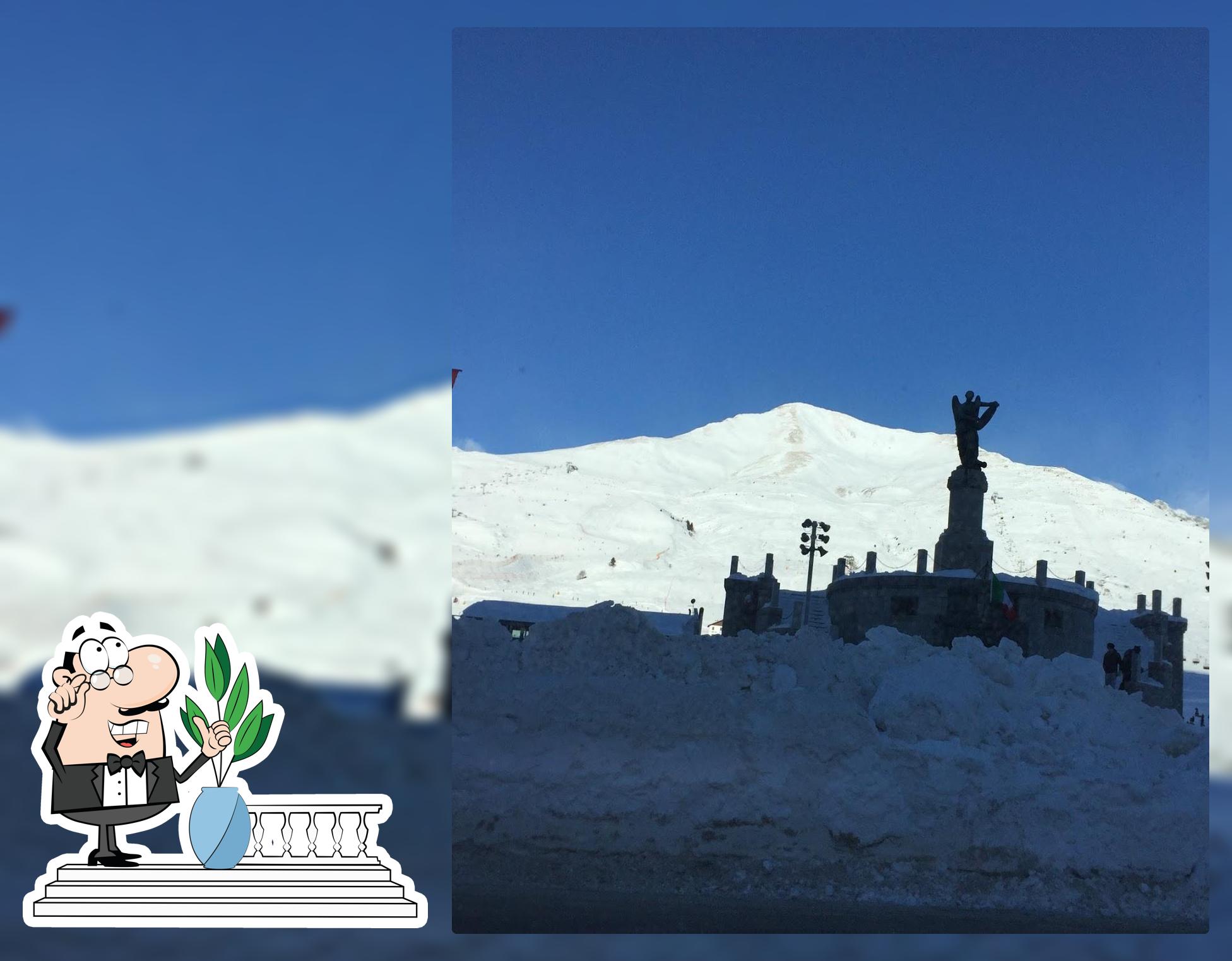 Puoi goderti l'aria fresca da seduto all'esterno di Bar Ristorante Self-Service Valbiolo S.R.L