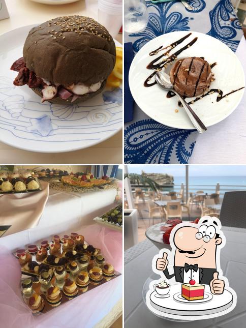 Riviera Restaurant & Beach Bar Tropea serve un'ampia varietà di dolci