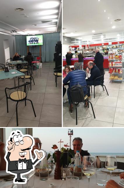 La immagine di interni e bevanda da Bar Ritrovo Dogana