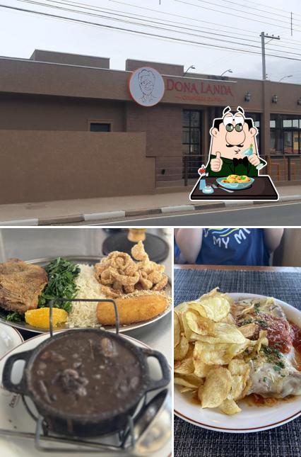 Entre diferentes coisas, comida e exterior podem ser encontrados no Dona Landa - Culinária da Vó