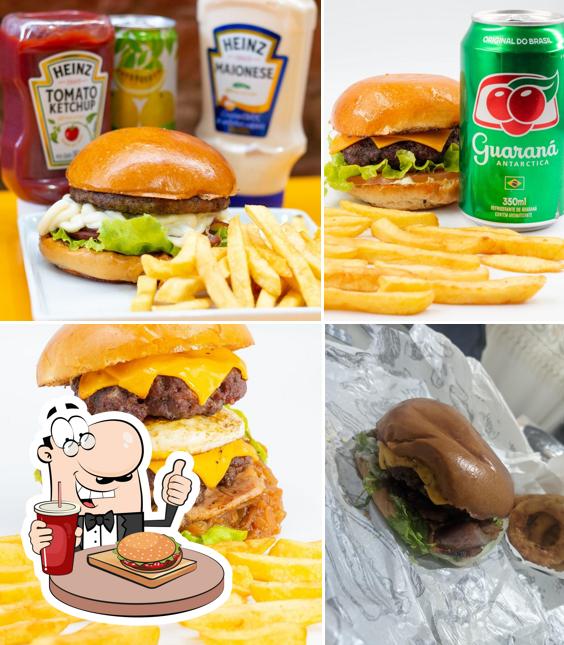 Deguste um dos hambúrgueres servidos no Recanto do Cabeça