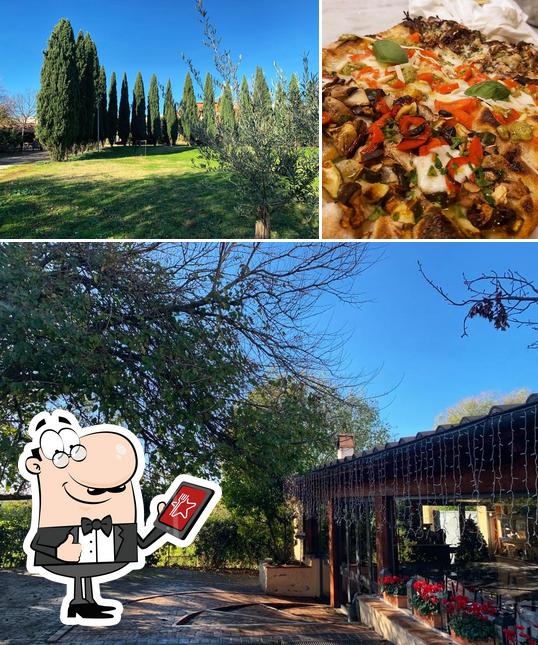 La esterno e pizza del ristorante