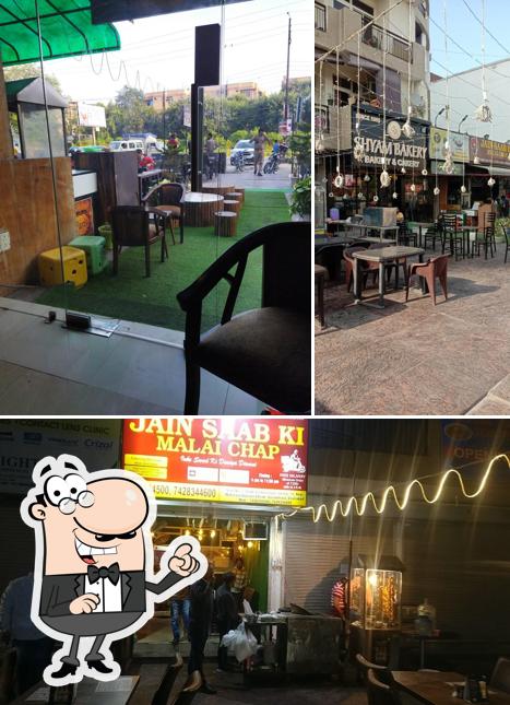 The interior of Jain Saab Ki Malai Chaap