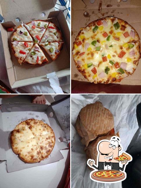 Try out pizza at Yaara Food Court