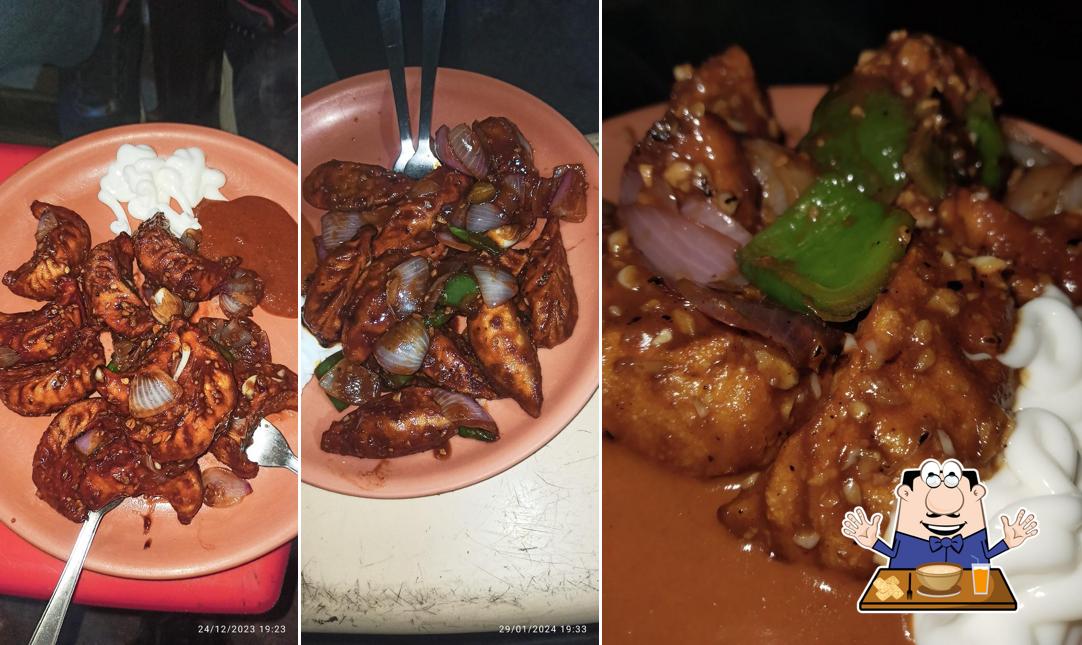 Food at थापा मोमोज केंद्रं