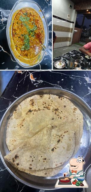 Chicken curry at पण्डित जी का भोजनालय