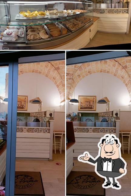 Dai un'occhiata agli interni di Pizzeria la Prima