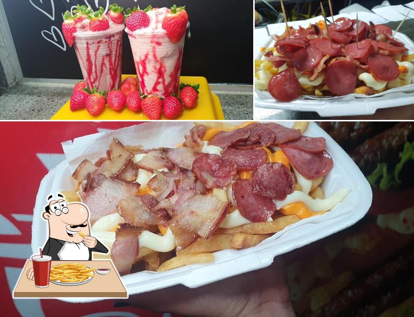 Experimente cbatatas fritas francesas no Rei Burger Club