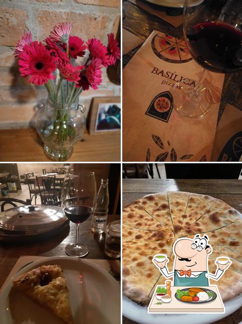 Comida em Pizzaria Basílica