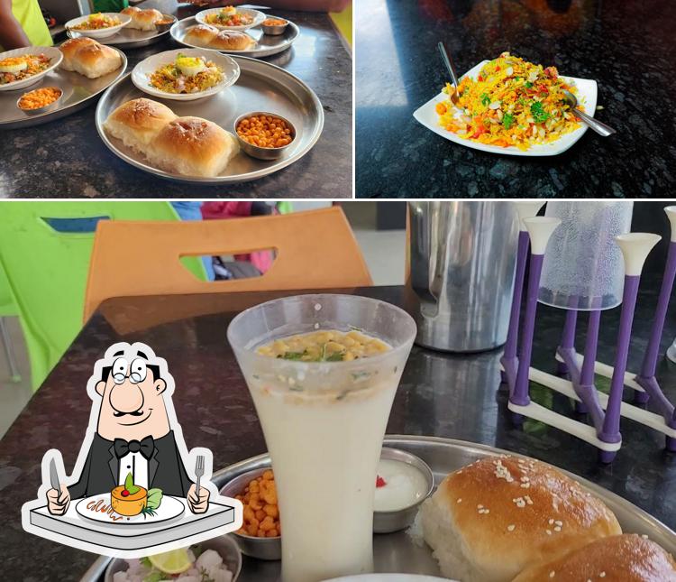 Food at Durvankur Bhel