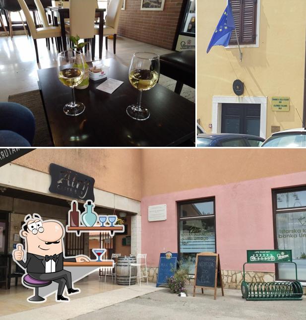 Gli interni di Caffe Bar Atrij