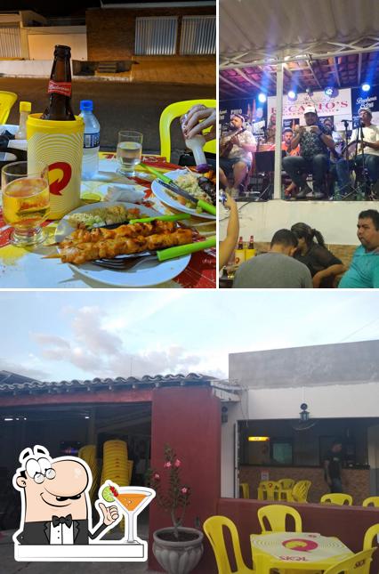 Dê uma olhada a imagem apresentando bebida e interior no Recantos Bar e Restaurante