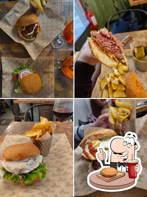 Prova un hamburger a Goss Quality Burger (Bergamo Alta)