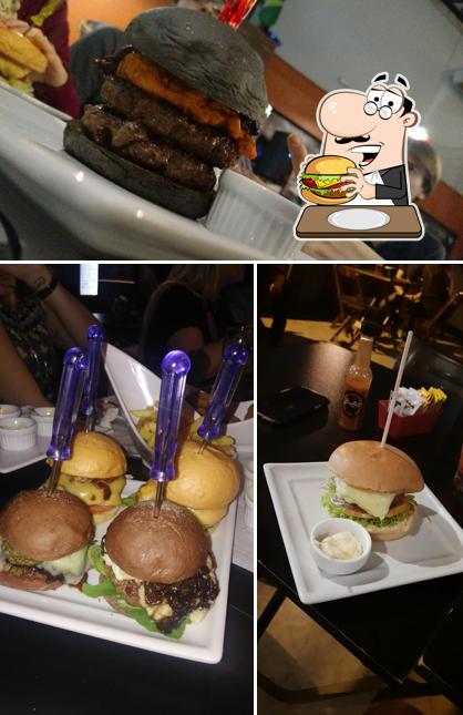 Delicie-se com um hambúrguer no BurnOut Pub & Burguer