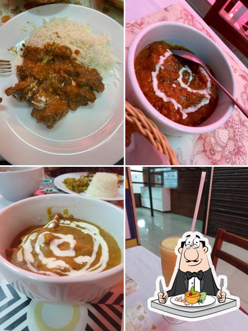 Platos en Laxmi Culinária Indiana