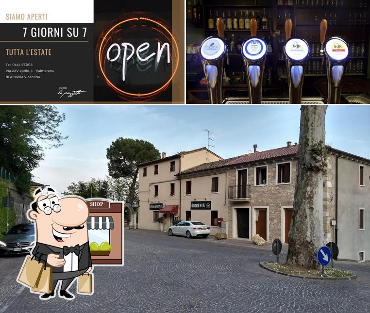 La Piazzetta si caratterizza per la esterno e bancone da bar