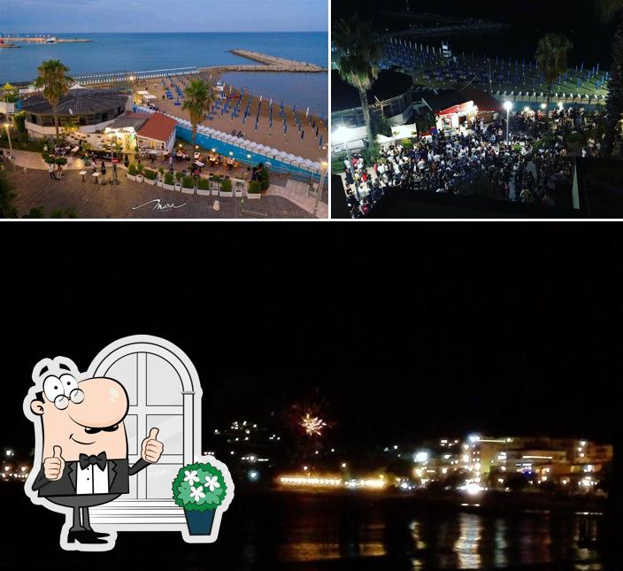 Goditi la vista dall'area esterna di Mara Chiriguito