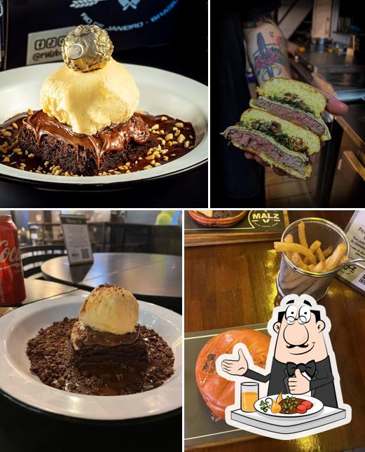 Brownies em Malz Craft Burgers Hambúrguer Artesanal l Onion Rings Sanduíche Vegetariano Cerveja Brownie Banoffee Méier RJ