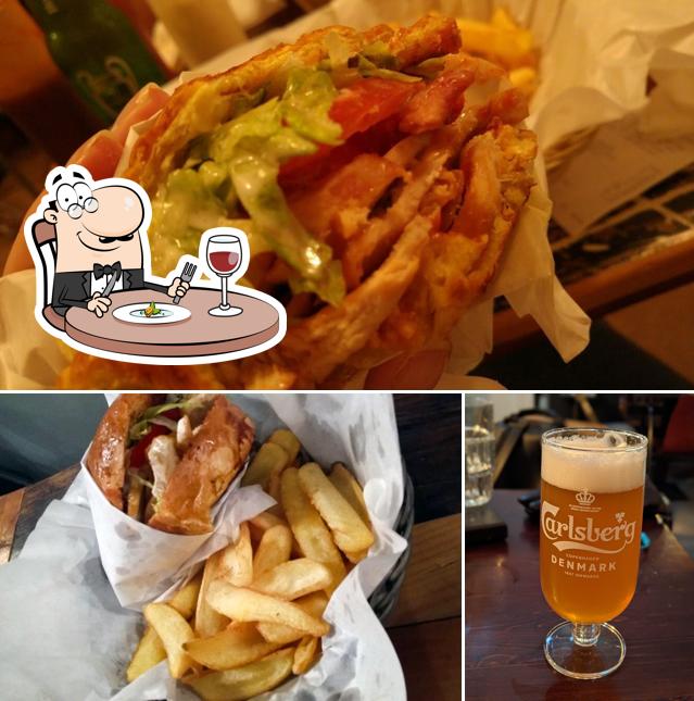 Tra le varie cose da Hamerica's si possono trovare la cibo e birra