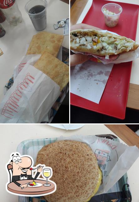 Comida em Pastel e Garapa