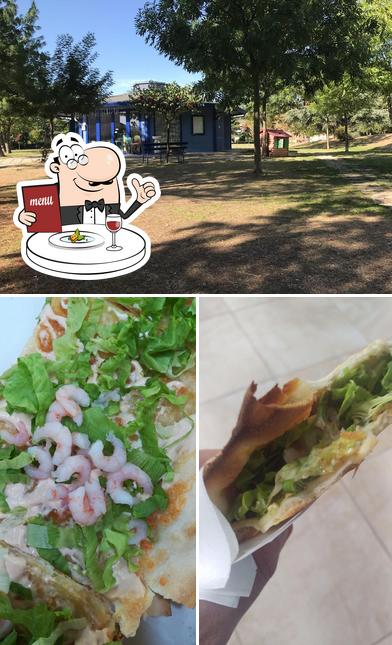 Tra le varie cose da Pizzeria Everything si possono trovare la cibo e esterno