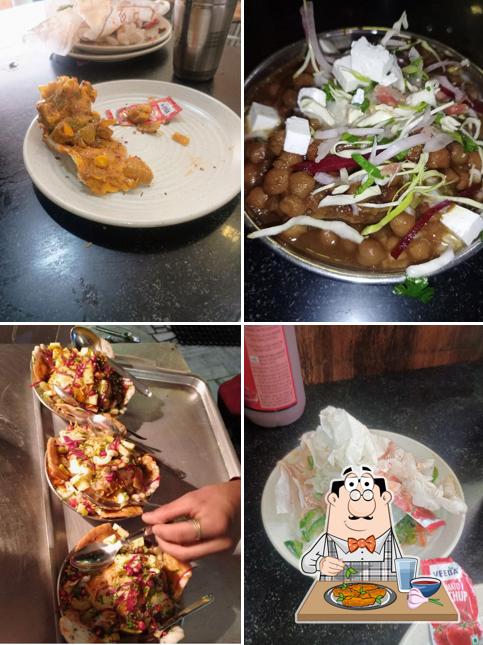 Chicken wings at Lachhey Di Hatti