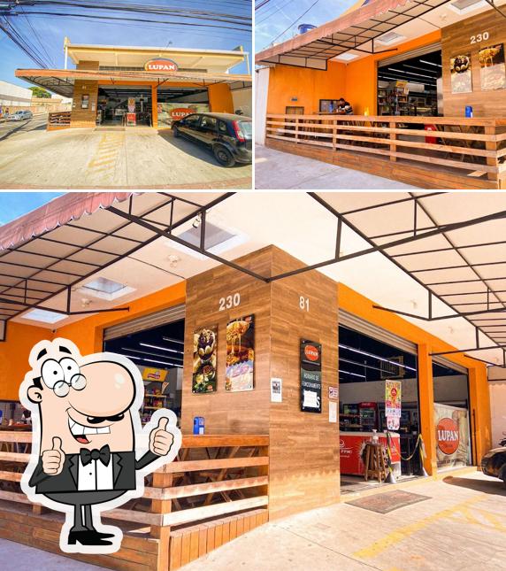 Look at this picture of Padaria Petrópolis