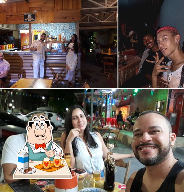 Desfrute de um drinque no Bar SALVADOR