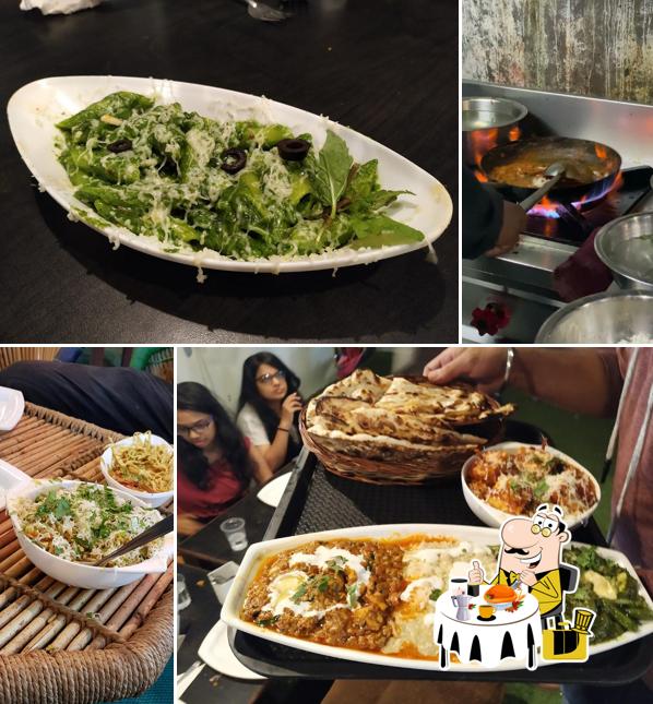 Meals at Pind Lahori Yaaro Daa Pind