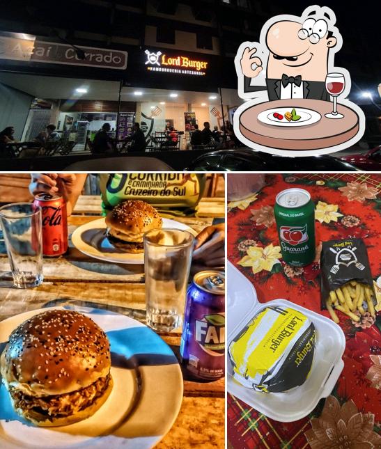 A comida e exterior do restaurante