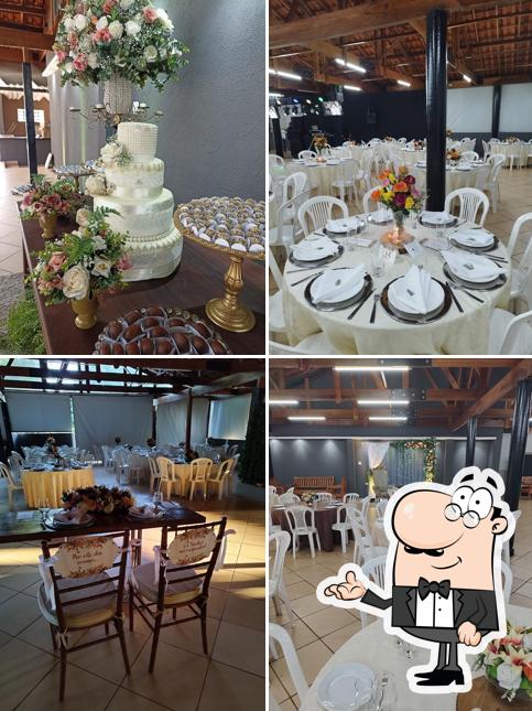 Sente em uma das mesas no Chácara Clube dos Doze - Eventos em Cambe, PR