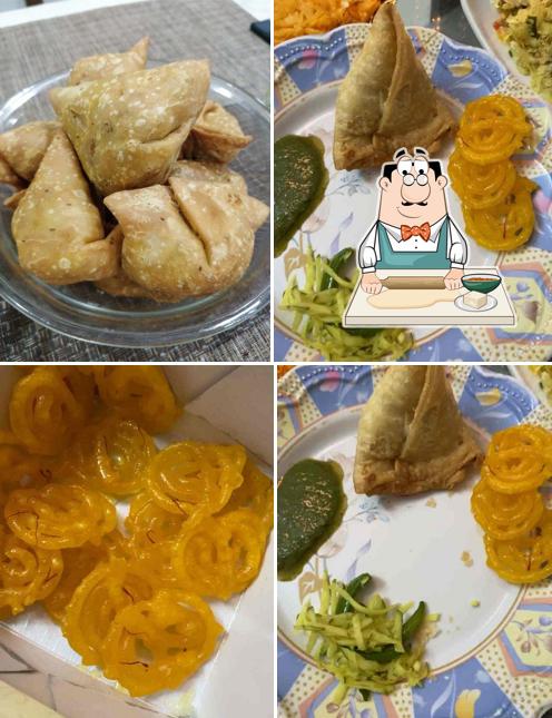 Samosa at Purshottam Kandoi Haribhai Damodar Mithaiwala