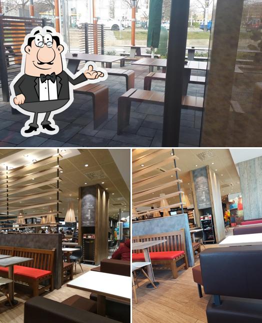 Siediti a un tavolo di McDonald's Vrapče