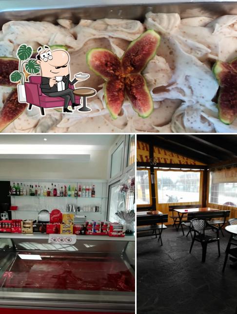 Tra le diverse cose da Bar Wonderful si possono trovare la interni e cibo