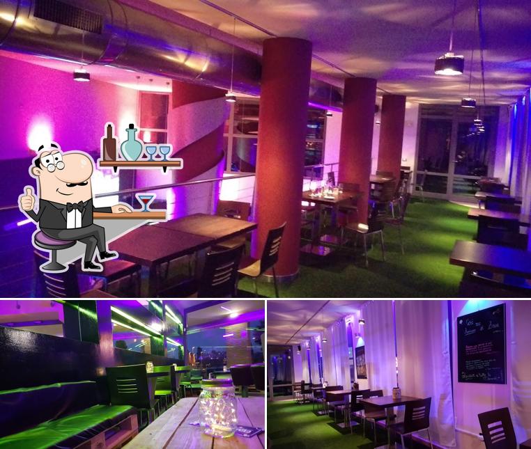 Siediti a un tavolo di Heaven Pub