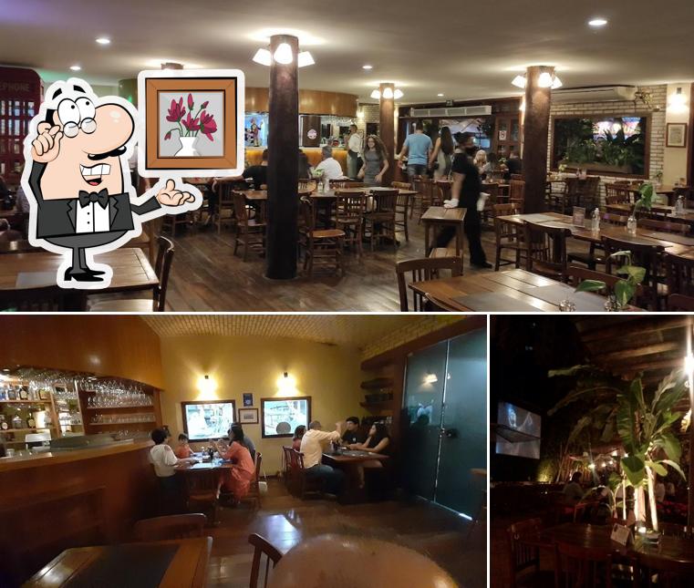 Sente em uma das mesas no Pitigliano Pizzaria