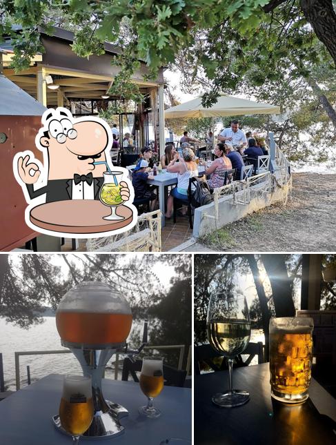 Guarda la immagine che raffigura la bevanda e interni di Restaurant & Pizzeria Ćakula