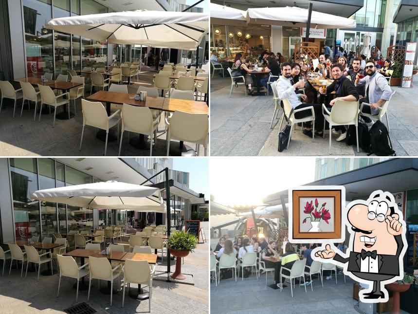 Dai un'occhiata agli interni di Dennys Cafe