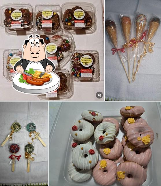 Platos en Doçuras em miniaturas, algodão-doce, cones, sobremesas, pirulitos, pudin, Donuts, pipoca, etc