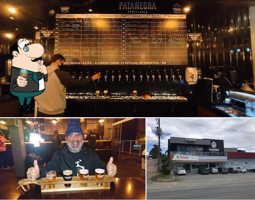 A balcão de bar e exterior do restaurante