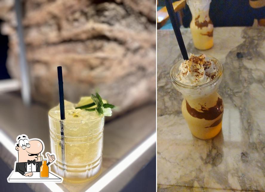 Desfrute de um drinque no Yolo Coffee Bar