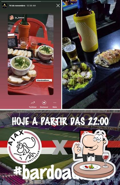 A comida e exterior do restaurante