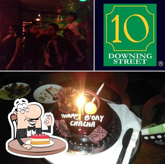 Look at this photo of 10 Downing Street