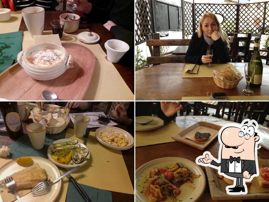 La interni e tavolo da pranzo del ristorante